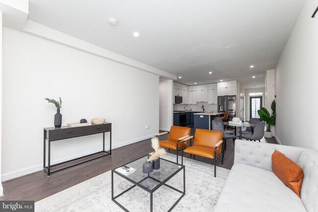 Foto del edificio - 734 Kenyon St NW