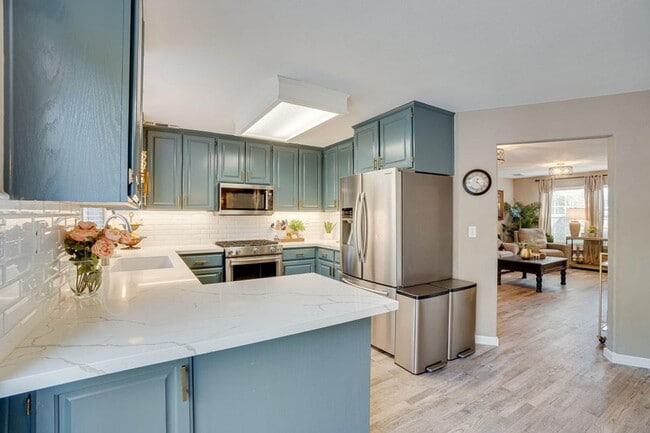 Building Photo - Spacious 4-Bedroom Home in Sought-After Lu...