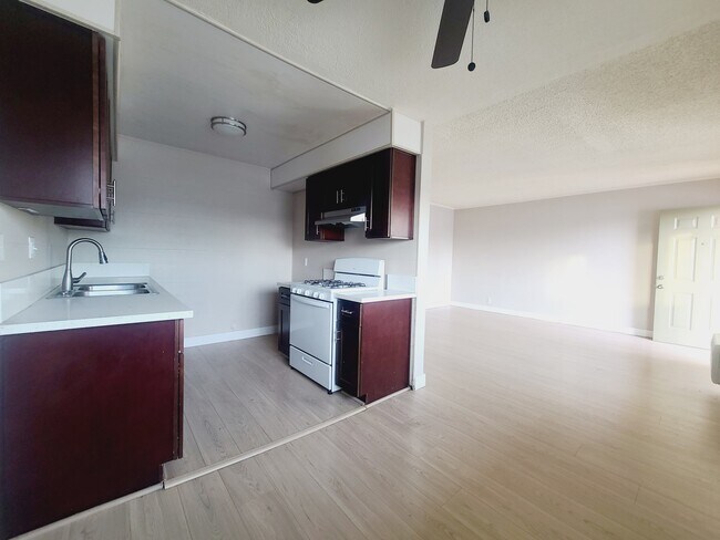 Foto del edificio - 8720 Orion Ave