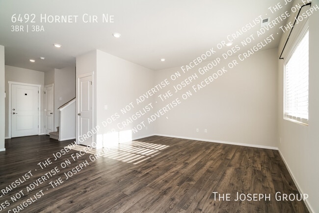 Foto del edificio - 6492 Hornet Cir NE