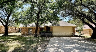 Building Photo - 7729 Red Oak St