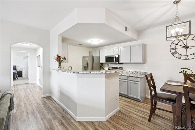 Photo - Blackhawk - Englewood Apartment