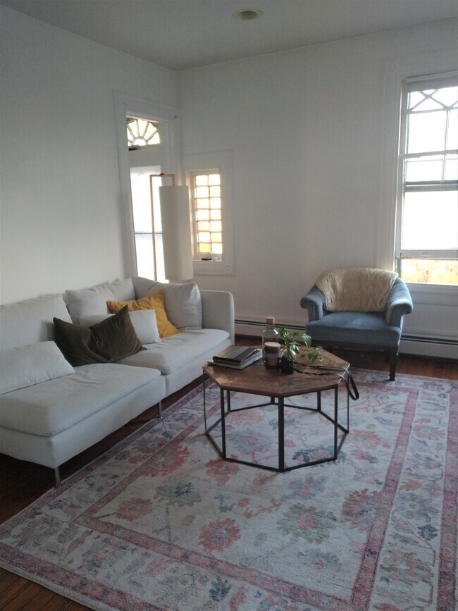 Living room - 96 Elm St