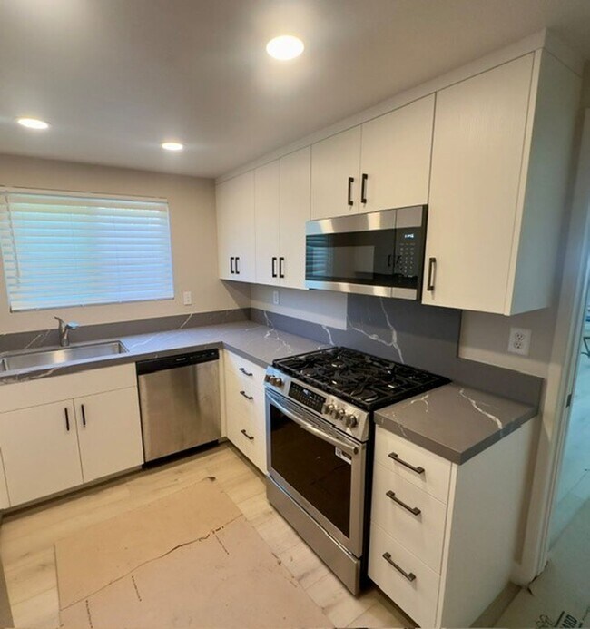 Foto del edificio - Resort-Style 55+ Living  in this Remodeled Home with Panoramic Views