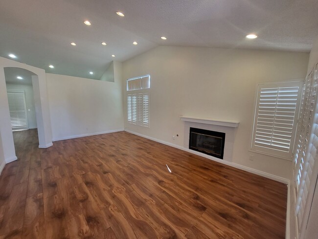 Building Photo - 3bed 2bath in Rainbow Ridge!