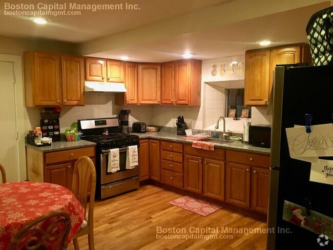 Building Photo - 42 Sewall St