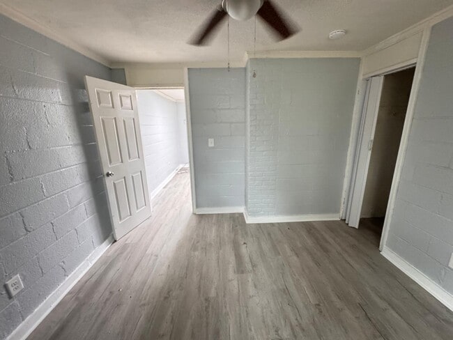 Building Photo - 1302 Dunbar St