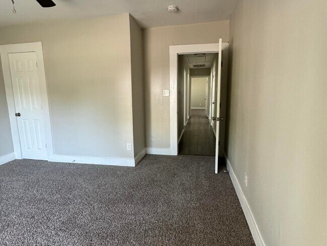 Foto del edificio - 8708 Lanewood Dr