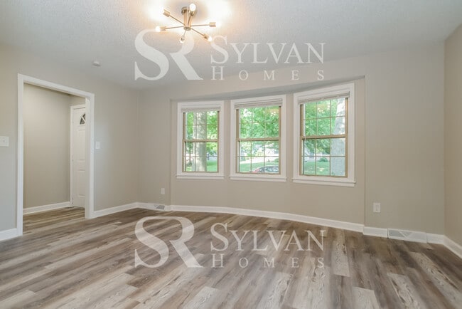 Building Photo - Updated 3 bedroom rancher!