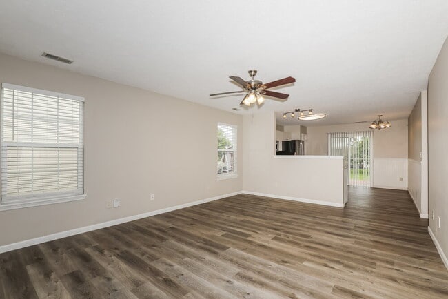 Building Photo - 1120 Central Park Blvd N