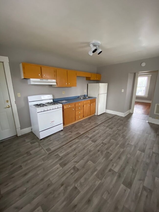 Building Photo - 301 W Eureka St