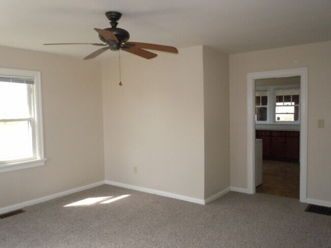 Foto del edificio - Two Bedroom Home on Over an Acre in Edards...