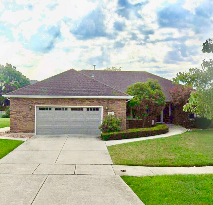 Primary Photo - 16441 Paw Paw Ave