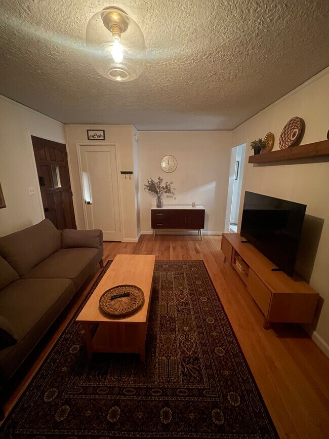 Foto del edificio - 1823 N Watts St