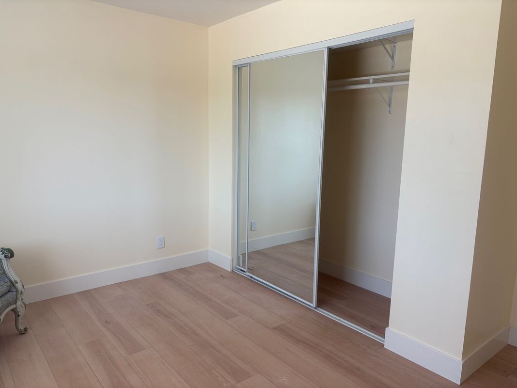 Foto principal - 23337 Hartland St