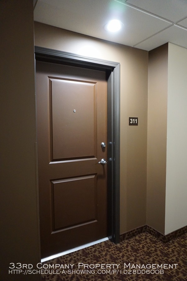 Foto del edificio - Main Street Village Condo – Available NOW!
