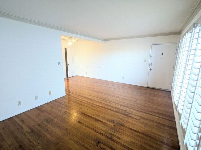 Building Photo - 1547 Orange Grove Ave