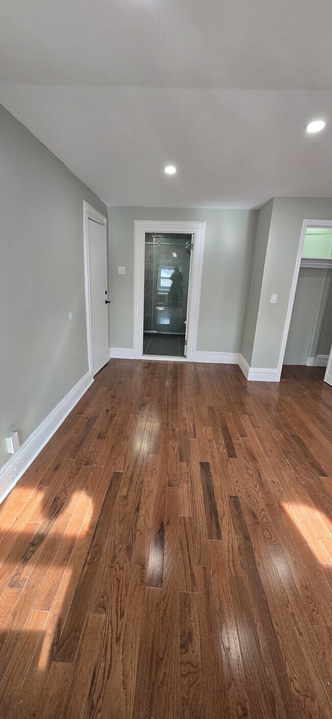 Foto del edificio - 589 Madison St