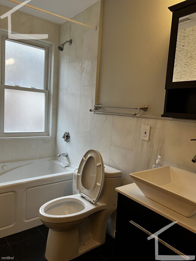 Building Photo - 4 br, 3 bath House - 152 Winchester St Apt...