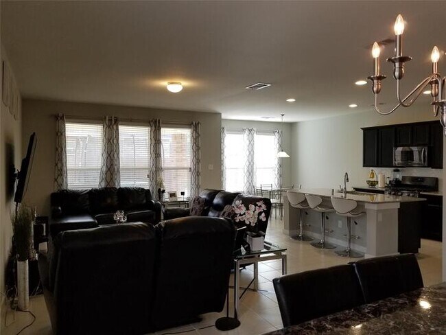 Building Photo - Stunning 5 beds 3 baths in Fort Worth!