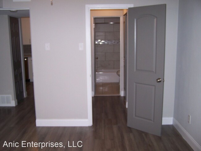 Building Photo - 1 br, 1 bath Apartment - 8717 Watson Road