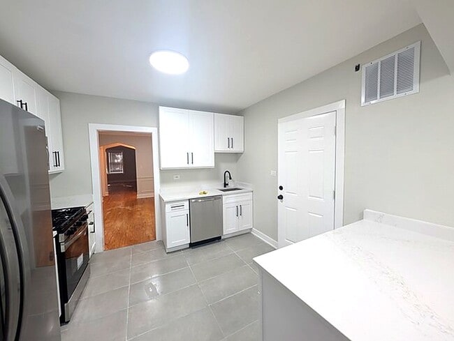 Foto del edificio - 5801 N Richmond St