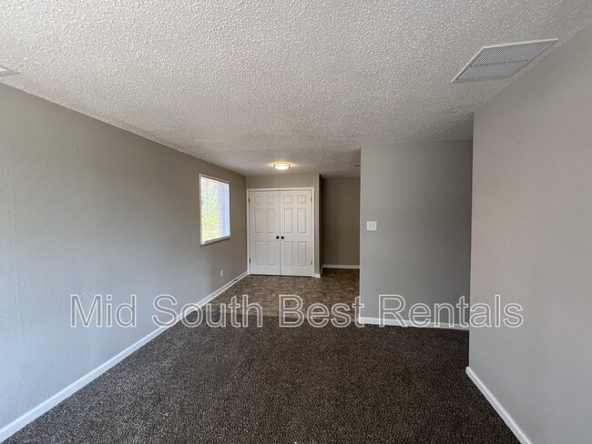 Building Photo - 3322 Formosa Rd