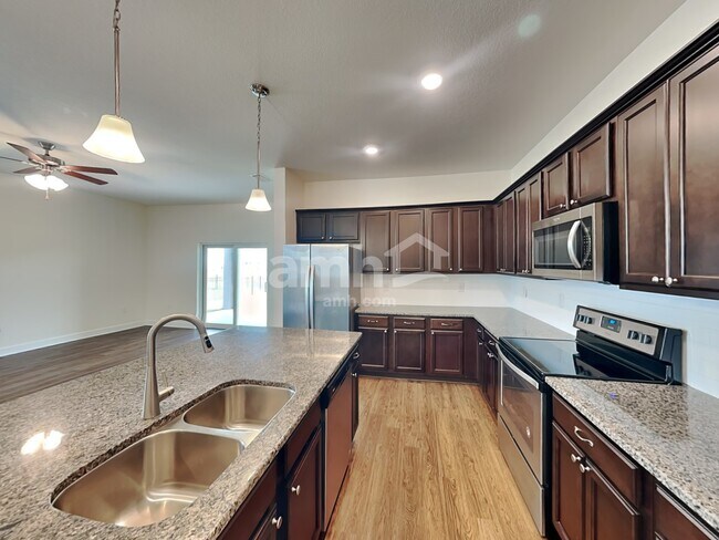 Foto del edificio - 318 Pine Terrace Drive
