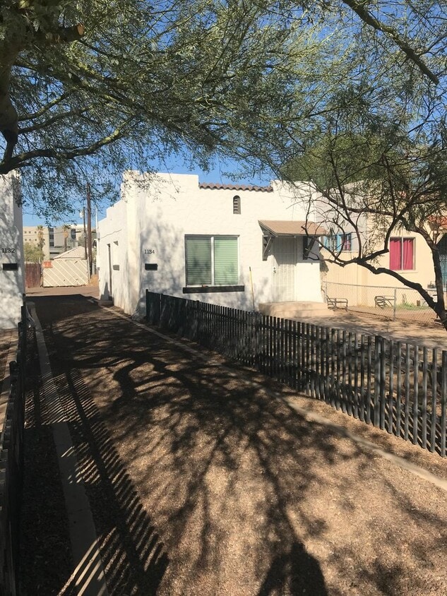 Primary Photo - Cute 1 bedroom 1 bathroom house in Garfiel...