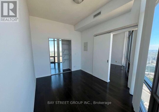 Building Photo - 832 Bay St.