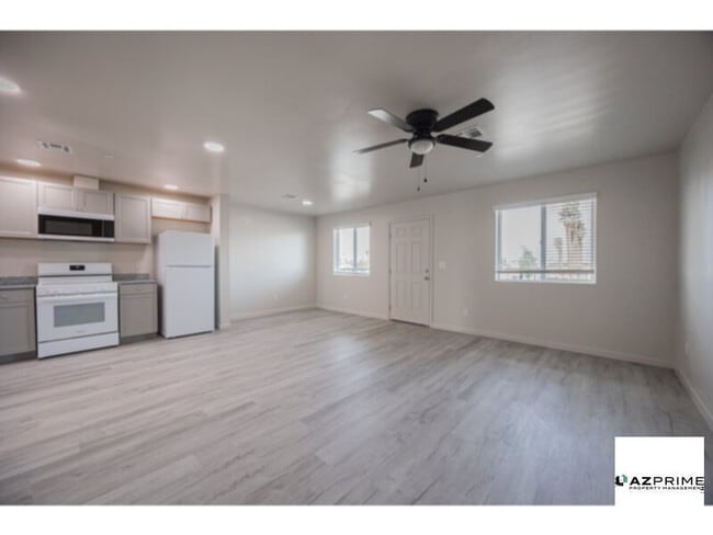 Building Photo - Step Into This Chic 2/2 Phoenix Apartment, Where Modern Finishes And Abundant Natural Light Combine