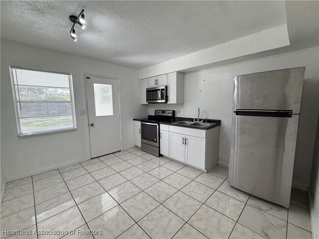 Foto del edificio - 618 Lake Groves Rd NW