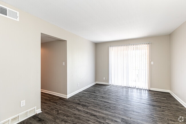2BR, 1BA - 760-960SF - Mission Manor Apartments