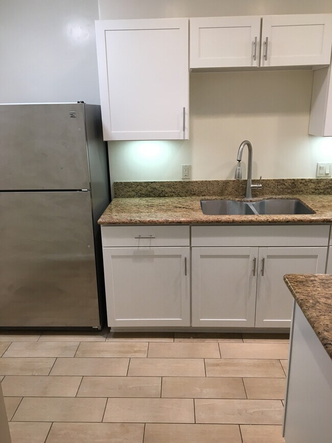 Foto del edificio - 2301 De la Vina St