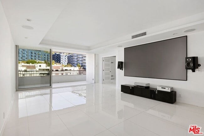 Foto del edificio - 1100 Alta Loma Rd