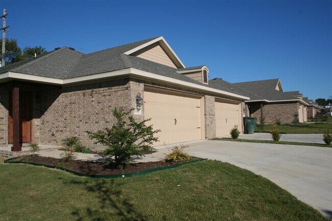 Foto del edificio - 2833 N Seneca Ave