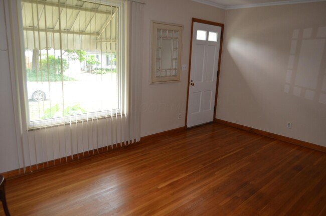 Foto del edificio - 582 Loveman Ave
