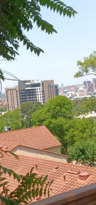 Building Photo - 2410 Arlington Crescent