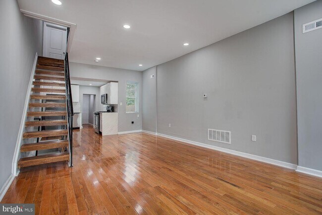 Building Photo - 1805 Judson St