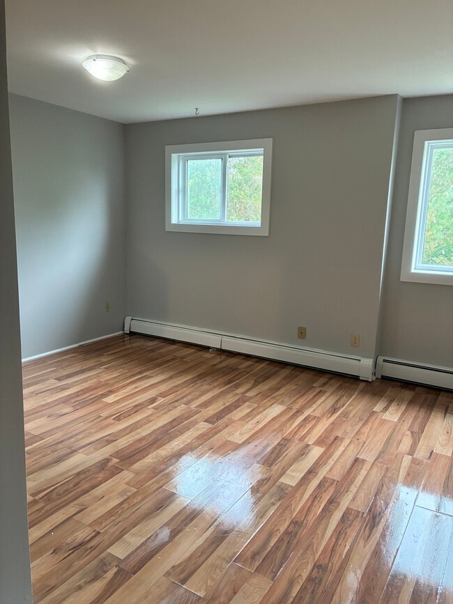 Building Photo - Unit Available Sept 1