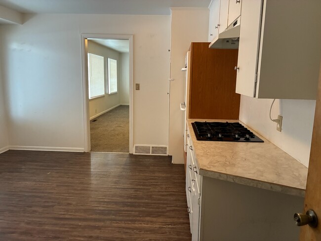 Building Photo - 343 Martin St