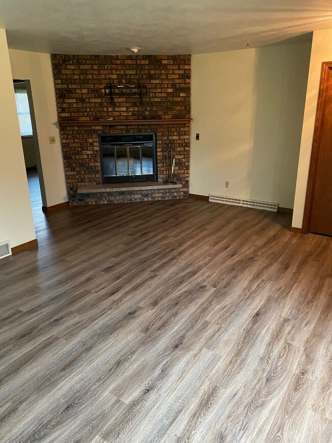 Building Photo - (578) - 2291-2293 White Oak Trail