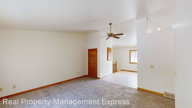 Building Photo - 3 br, 1 bath House - 500 N St Paul Ave