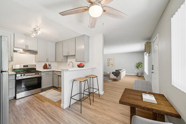 Foto del edificio - Dwell Apartment Homes