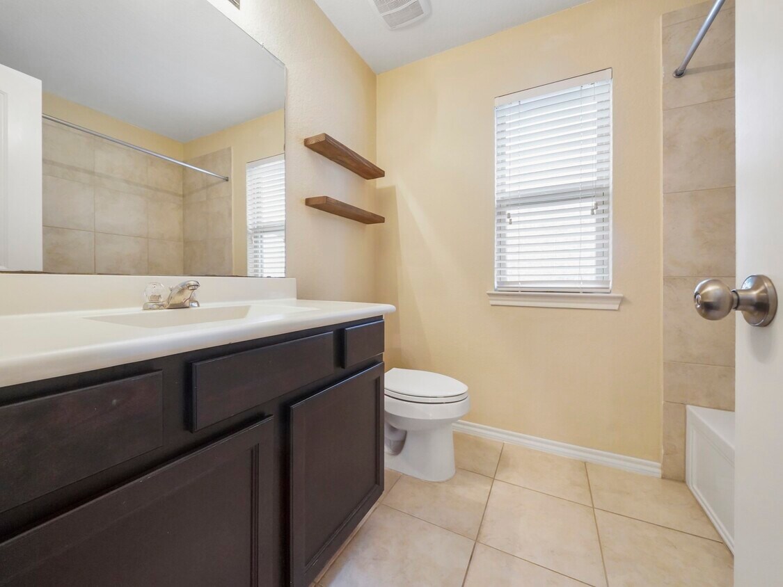 Foto del edificio - 1519 Spencer Glen Ln