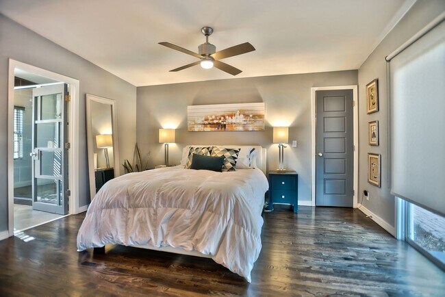 Foto del edificio - Gorgeous Single Family Home Located In Midtown. Huge Fenced in Backyard!