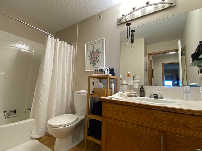 Building Photo - 1 Bed 1 Bath Unit in Olds, AB