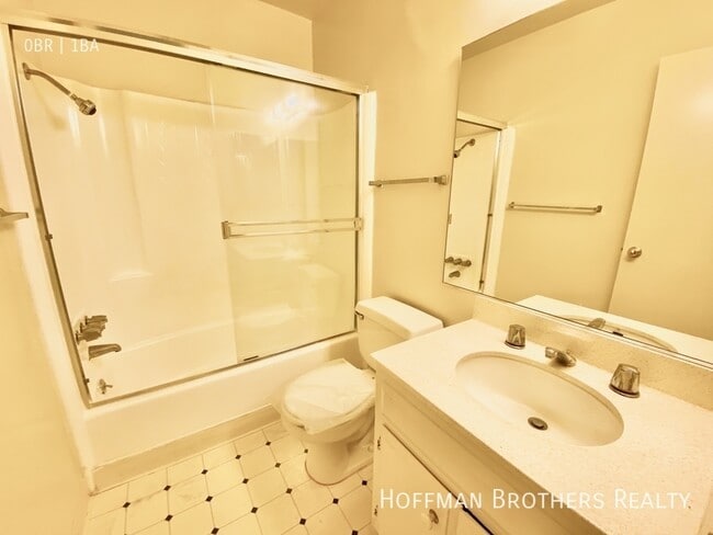 Building Photo - 1711 Corinth Ave