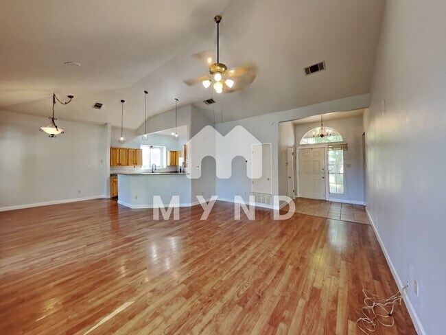Foto del edificio - 14511 Sandy Side Dr
