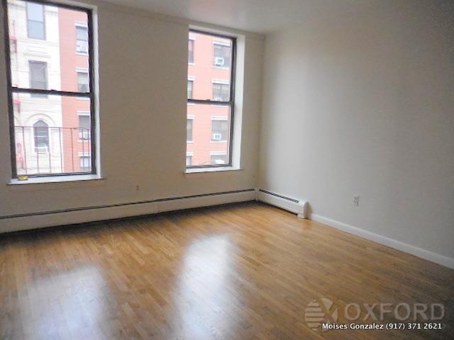 Foto del edificio - 239 E 2nd St